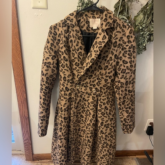 Women’s leopard print jacket, warm, heavy and cinched at the waist. - Picture 2 of 5